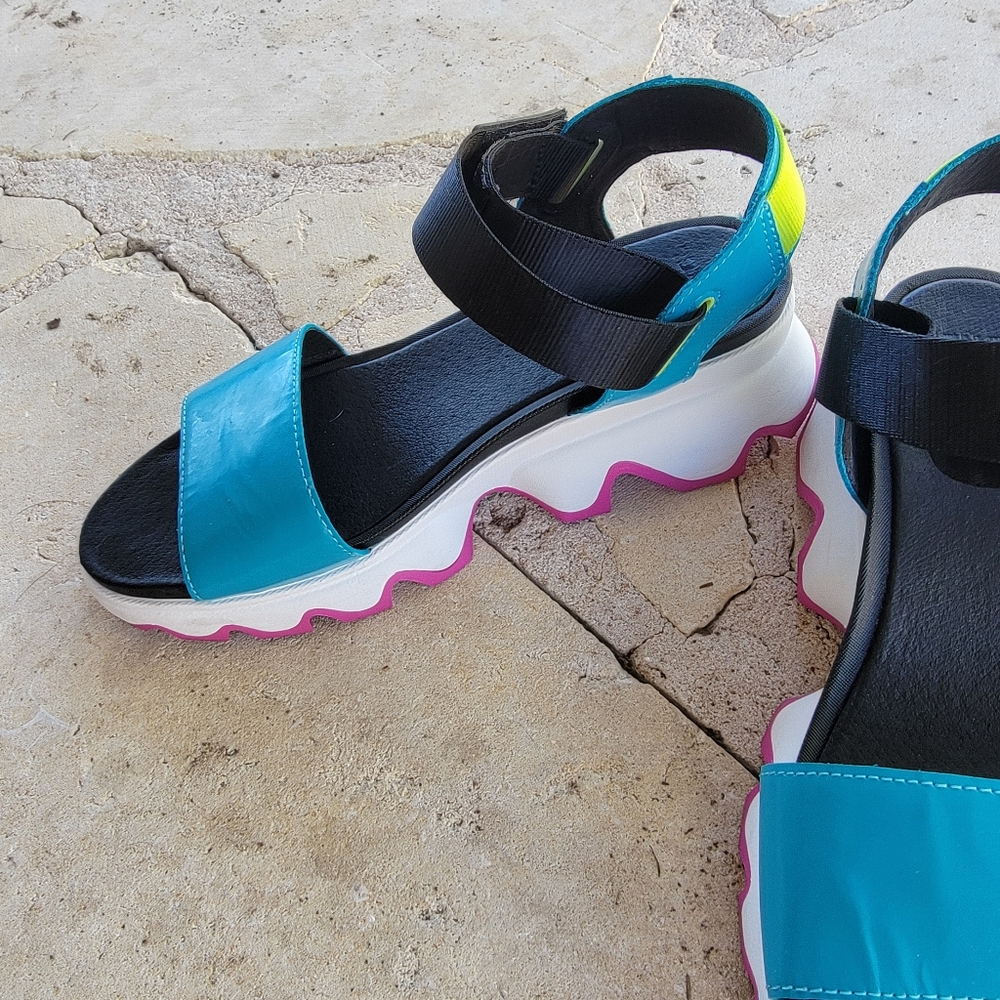 SOREL Women's Kinetic Sports Sandals Size 8 Leather Scalloped Sole Spring Aqua - Picture 4 of 10
